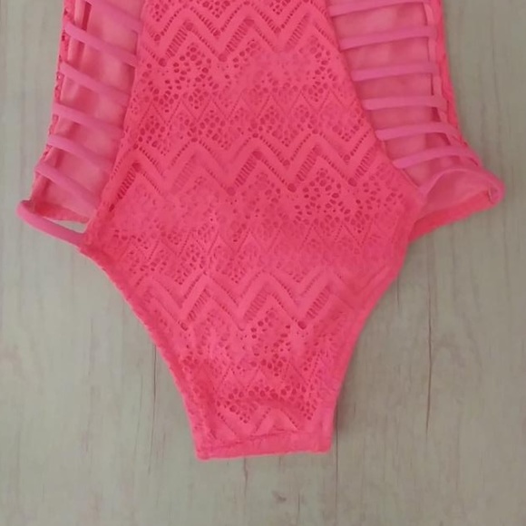 TiniBikini Swimwear Lipstick Pink  Size Small NWT - Picture 4 of 4